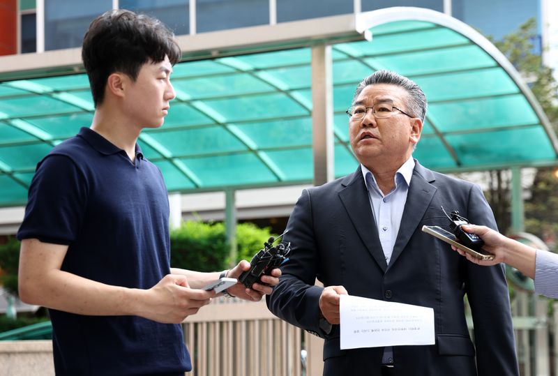 대통령 관저 이전 공사 과정을 부실 감사하고 서류를 조작한 혐의를 받는 유병호 전 감사원 사무총장이 13일 오전 경기 과천시 2차 종합특검 사무실에 피의자 신분으로 출석하며 입장을 밝히고 있다. 2026.7.13 ⓒ 뉴스1 최지환 기자