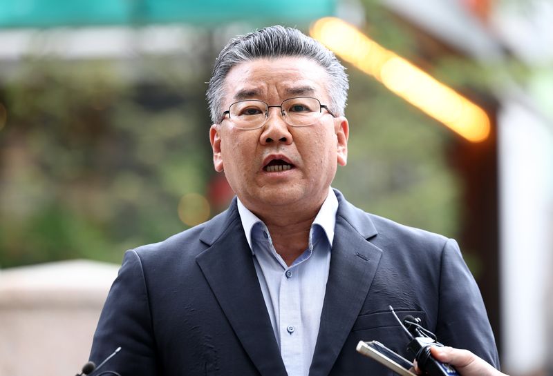 대통령 관저 이전 공사 과정을 부실 감사하고 서류를 조작한 혐의를 받는 유병호 전 감사원 사무총장이 13일 오전 경기 과천시 2차 종합특검 사무실에 피의자 신분으로 출석하며 입장을 밝히고 있다. 2026.7.13 ⓒ 뉴스1 최지환 기자