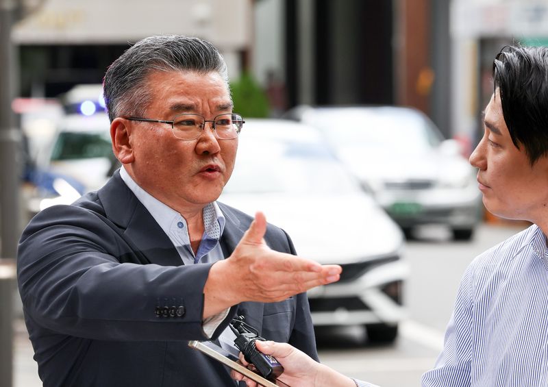 대통령 관저 이전 공사 과정을 부실 감사하고 서류를 조작한 혐의를 받는 유병호 전 감사원 사무총장이 13일 오전 경기 과천시 2차 종합특검 사무실에 피의자 신분으로 출석하며 입장을 밝히고 있다. 2026.7.13 ⓒ 뉴스1 최지환 기자