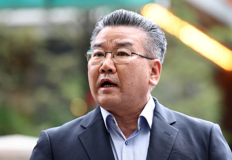 대통령 관저 이전 공사 과정을 부실 감사하고 서류를 조작한 혐의를 받는 유병호 전 감사원 사무총장이 13일 오전 경기 과천시 2차 종합특검 사무실에 피의자 신분으로 출석하며 입장을 밝히고 있다. 2026.7.13 ⓒ 뉴스1 최지환 기자