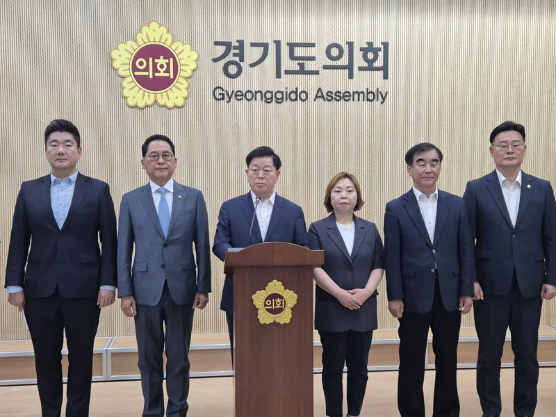 [수원=뉴시스] 이병희 기자 = 박승원 광명시장이 13일 경기도의회 브리핑룸에서 더불어민주당 최고위원 출마 기자회견을 하고 있다. 2026.07.13. iambh@newsis.com *재판매 및 DB 금지