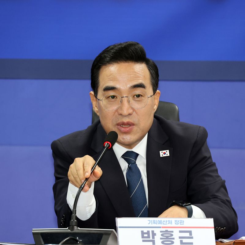박홍근 기획예산처 장관이 13일 국회 의원회관에서 열린 2026 하반기 경제성장전략 당정 협의에서 인사말을 하고 있다. 사진=서동일 기자