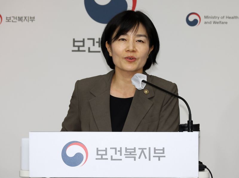 [세종=뉴시스] 배훈식 기자 = 현수엽 보건복지부 제1차관이 13일 오전 세종시 정부세종청사에서 여름방학 초등 틈새돌봄 긴급대책 브리핑을 하고 있다. 2026.07.13. dahora83@newsis.com