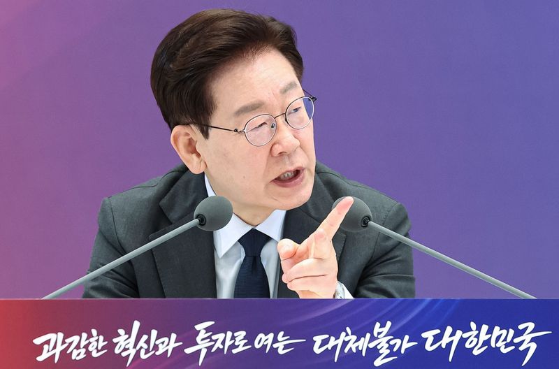[서울=뉴시스] 조성봉 기자 = 이재명 대통령이 13일 청와대에서 열린 2026년 국가재정전략회의에서 발언하고 있다. (청와대통신사진기자단) 2026.07.13. suncho21@newsis.com
