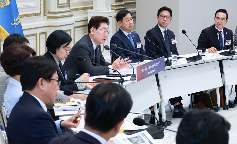 [서울=뉴시스] 조성봉 기자 = 이재명 대통령이 13일 청와대에서 열린 2026년 국가재정전략회의에서 발언을 하고 있다.(청와대통신사진기자단) 2026.07.13. suncho21@newsis.com
