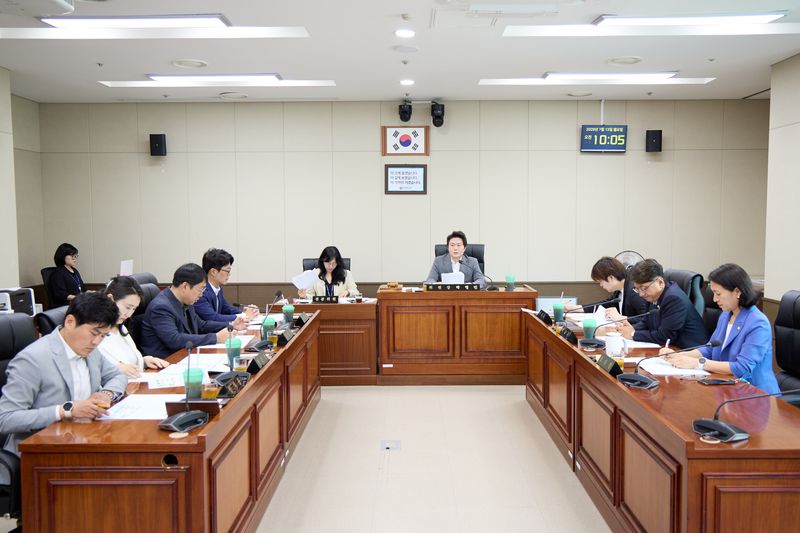 13일 열린 용인시의회 의회운영위원회 회의 모습.(시의회 제공)