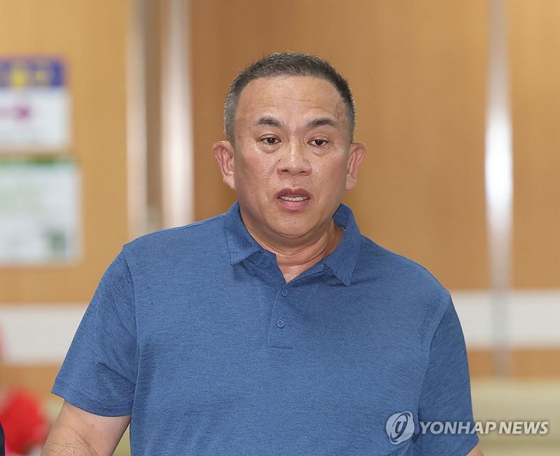 법정 향하는 명태균 (출처=연합뉴스)