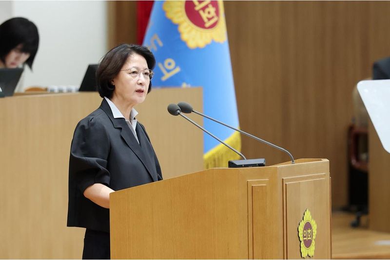 [수원=뉴시스] 추미애 경기도지사가 14일 경기도의회 본회의장에서 열린 제392회 임시회 제2차 본회의에서 도정 연설을 하고 있다. (사진=경기도 제공) 2026.07.14. photo@newsis.com *재판매 및 DB 금지