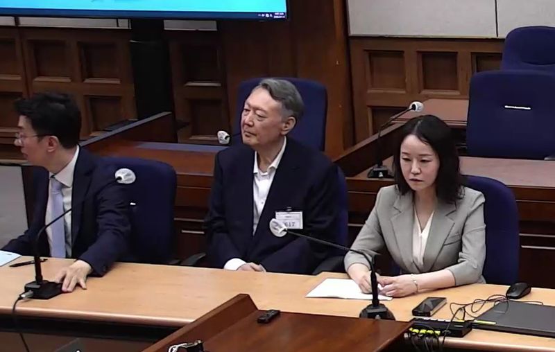 [서울=뉴시스] 정치 브로커 명태균씨로부터 여론조사를 무상으로 받은 혐의로 기소된 윤석열 전 대통령이 지난 13일 서울 서초구 서울중앙지방법원에서 열린 1심 선고공판에 참석해 있다. (사진=서울중앙지법 제공) 2026.07.14. photo@newsis.com *재판매 및 DB 금지