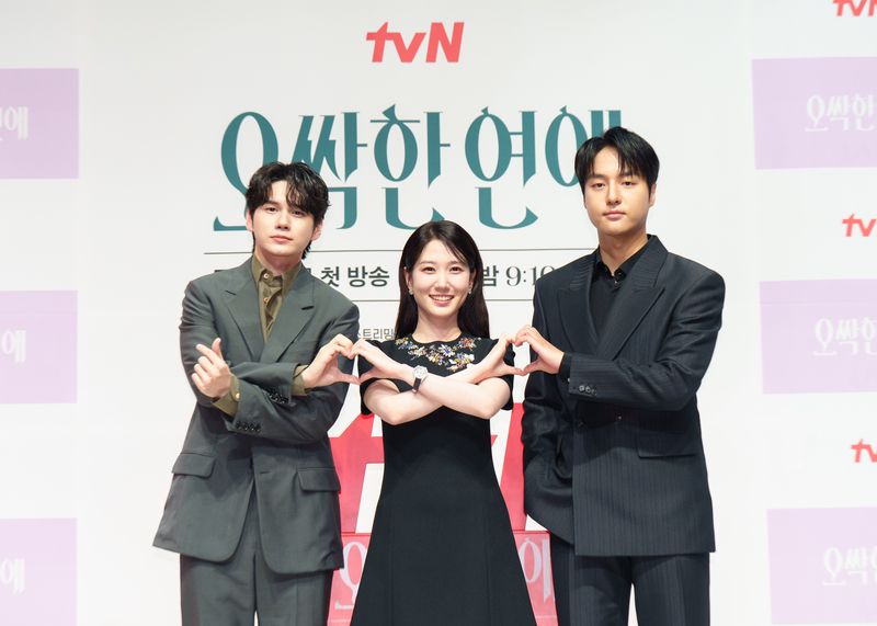 [서울=뉴시스] 배우 박은빈, 양세종, 옹성우가 14일 서울 강남구 엘리에나 호텔에서 열린 tvN 드라마 '오싹한 연애' 제작발표회에서 포즈를 취하고 있다. (사진=tvN 제공) 2026.07.14. photo@newsis.com *재판매 및 DB 금지