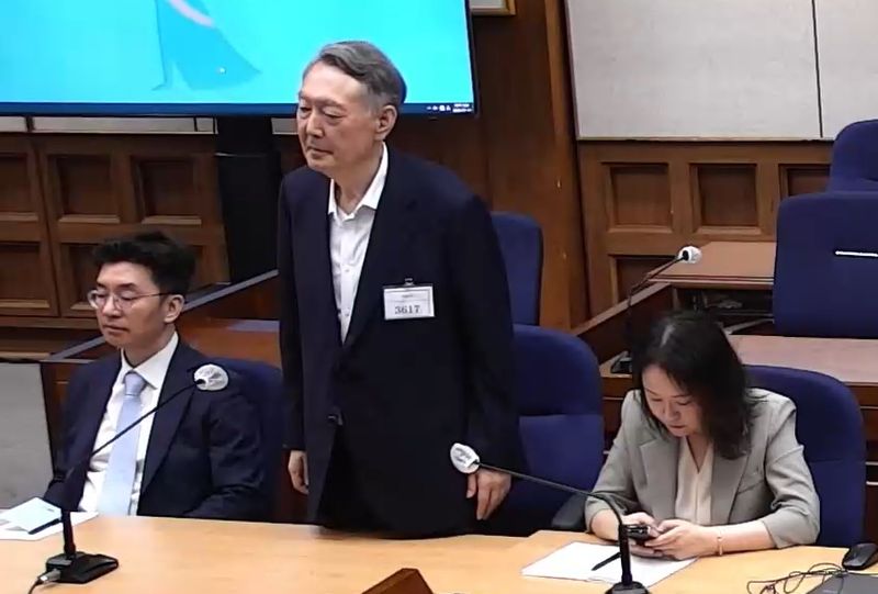 정치 브로커 명태균 씨로부터 무상으로 여론조사를 받은 혐의로 기소된 윤석열 전 대통령이 지난 13일 서울 서초구 서울중앙지방법원에서 열린 1심 선고기일에 출석했다. 사진=뉴스1