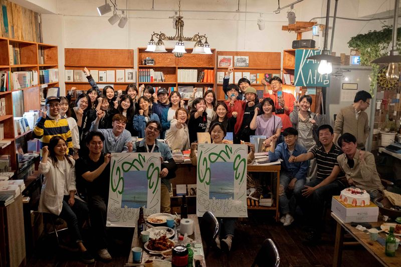 전남광주통합특별시가 목포의 '괜찮아 마을', 순천의 '천천히 마을', 영광의 '유별난 안터마을' 등 청년마을 3곳을 선정해 지역 특성을 살린 사업 모델을 구축하고 청년 일자리 창출과 지역 경제 활성화를 도모한다. 사진은 목포의 '괜찮아 마을' 청년들의 모습. 전남광주통합특별시 제공