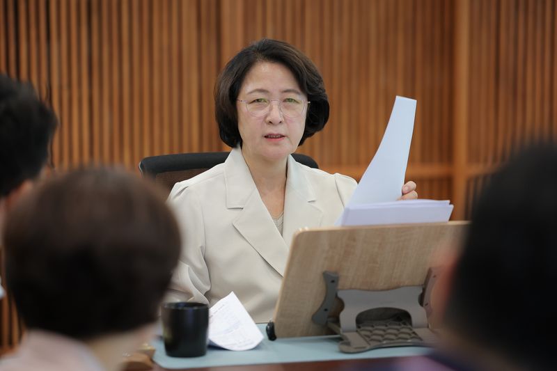 추미애 경기도지사가 15일 제2차 반도체 초격차 전략회의를 주재하고 있다. 경기도 제공
