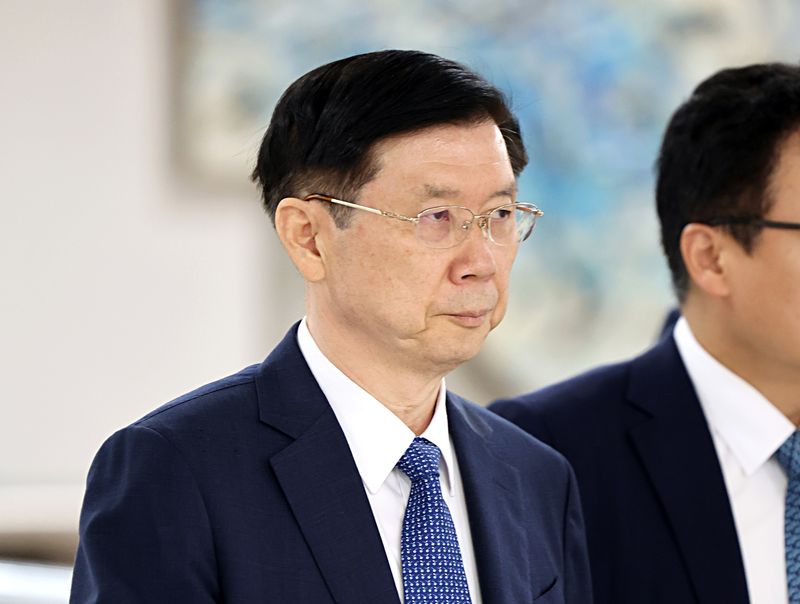 [서울=뉴시스] 김금보 기자 = 윤석열 전 대통령에 대한 고위공직자범죄수사처(공수처)의 체포영장 집행을 방해한 혐의로 기소된 박종준 전 대통령경호처장이 징역 4년을 선고받은 1심 판결에 불복해 항소했다. 사진은 박 전 처장이 지난 9일 오전 서울 서초구 서울중앙지방법원에서 '윤석열 전 대통령 체포방해 혐의' 1심 선고 공판에 출석하는 모습. 2026.07.15. kgb@newsis.com