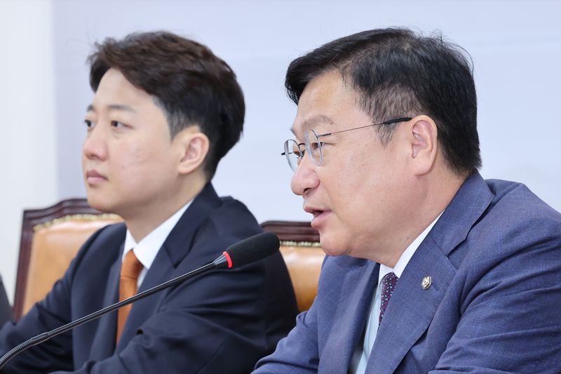정점식 국민의힘 원내대표가 15일 서울 여의도 국회에서 이준석 개혁신당 대표를 예방하며 인사말을 하고 있다. 2026.6.15 ⓒ 뉴스1 신웅수 기자