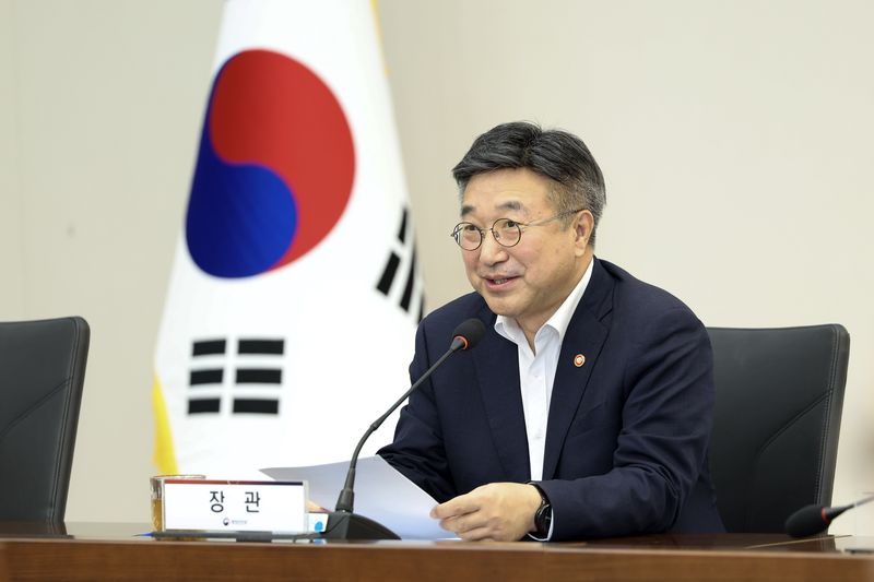 윤호중 행정안전부 장관이 15일 오후 세종시 정부세종청사에서 열린 '2026년 제3차 특별성과포상금 수여식'에서 인사말을 하고 있다. (행정안전부 제공. 재판매 및 DB금지) 2026.7.15 ⓒ 뉴스1