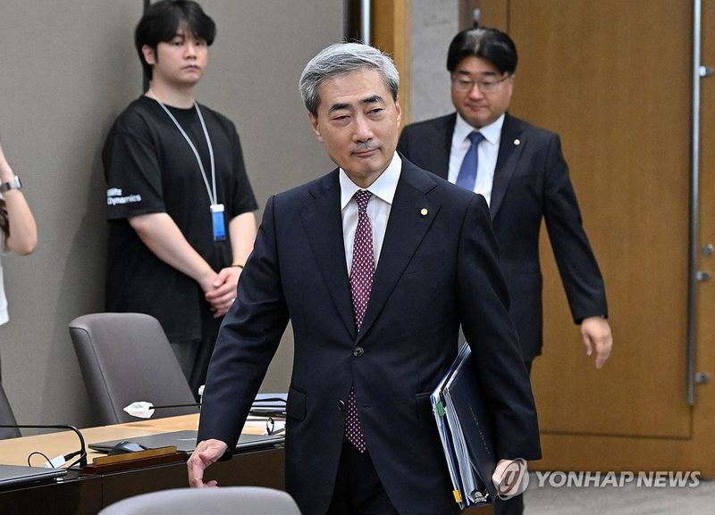 금융통화위원회 본회의 참석하는 신현송 한국은행 총재 (출처=연합뉴스)