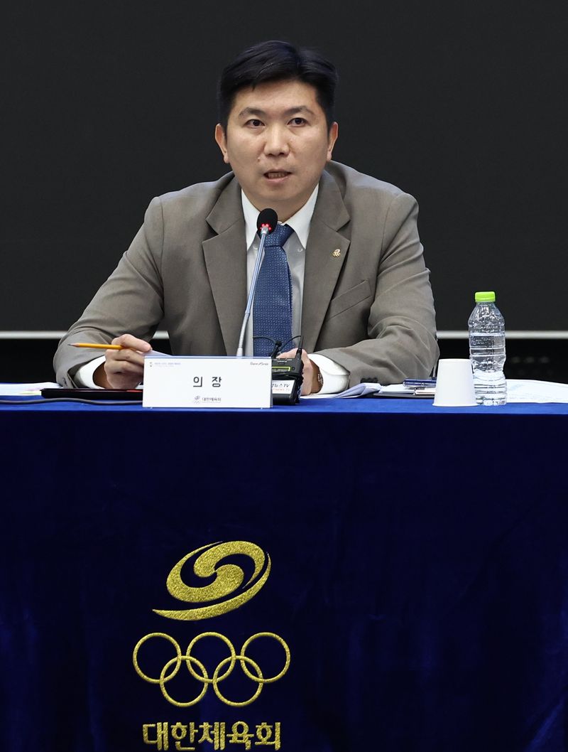 유승민 대한체육회장이 16일 오후 서울 송파구 올림픽파크텔에서 열린 임시대의원총회에서 인사말을 하고 있다. ⓒ 뉴스1 최지환 기자