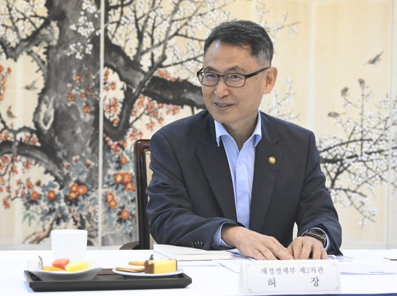 [서울=뉴시스] 허장 재정경제부 차관이 16일 서울 종로구 정부서울청사에서 AI 융합 국제개발 자문위원회를 주재하고 있다. (사진=재정경제부 제공) 2026.07.16. photo@newsis.com *재판매 및 DB 금지