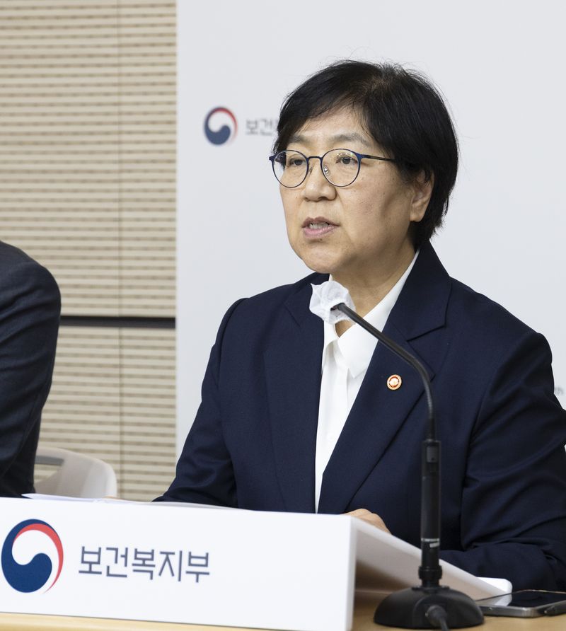 [세종=뉴시스]정은경 보건복지부 장관이 15일 복지부 정부세종청사 브리핑룸에서 열린 하반기 업무계획 보고 사전 브리핑에서 말하고 있다. (사진=보건복지부 제공) 2026.07.16. photo@newsis.com *재판매 및 DB 금지