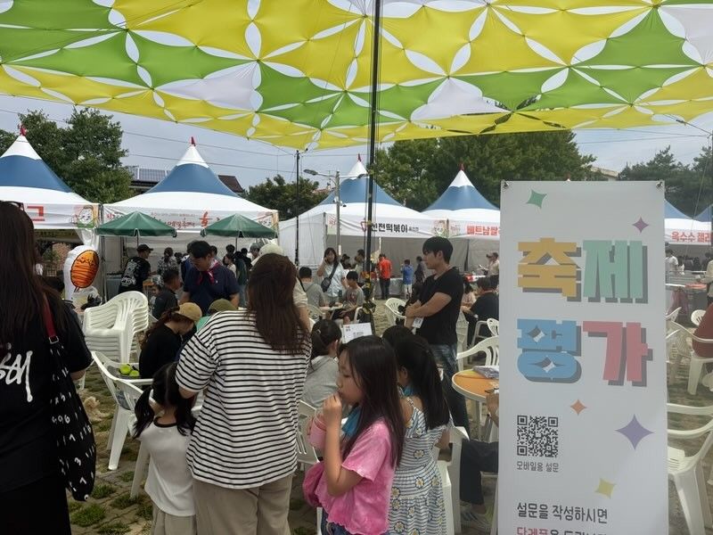 제30회 홍천찰옥수수축제가 오는 19일까지 사흘간 열리는 가운데 축제장 곳곳에 참여 이벤트들이 진행되고 있다. 홍천문화재단 제공
