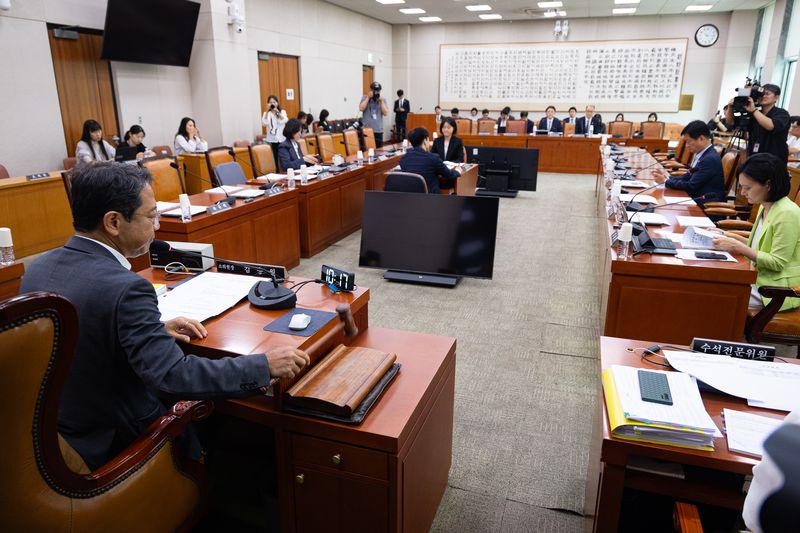 與, 檢 보완수사권 놓고 이견 팽팽…