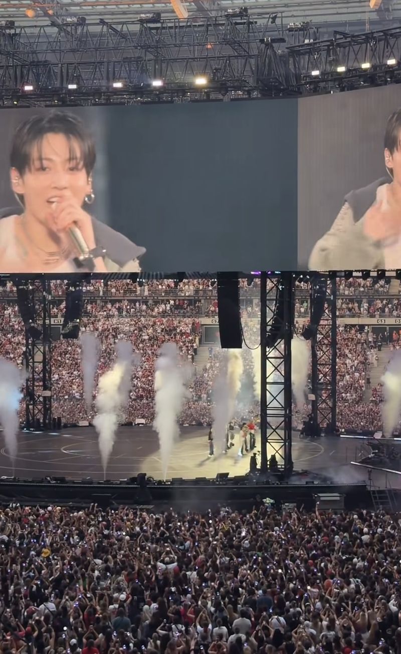 [서울=뉴시스] 방탄소년단 파리 공연. (사진 = 에마뉘엘 마크롱 대통령 인스타 캡처) 2026.07.18. photo@newsis.com *재판매 및 DB 금지