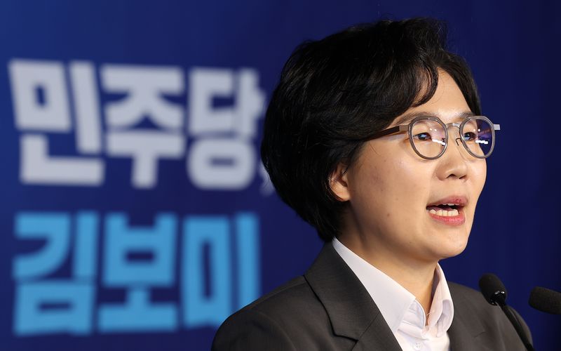 더불어민주당 평당원인 김보미 전 강진군의회 의장이 9일 서울 영등포구 더불어민주당 중앙당사에서 당대표 출마 기자회견을 하고 있다. 2026.7.9 ⓒ 뉴스1 김성진 기자