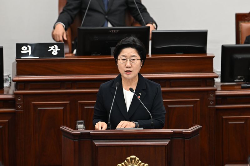 고의숙 제주특별자치도교육감이 지난 9일 제주특별자치도의회 본회의장에서 열린 제452회 임시회 제1차 본회의에서 제주교육 주요 업무를 보고하고 있다. 고 교육감은 '모두가 주인공, 함께 성장하는 제주교육'을 교육지표로 내걸고 5대 교육시책과 47개 정책과제를 추진할 계획이다. /사진=제주특별자치도의회 제공