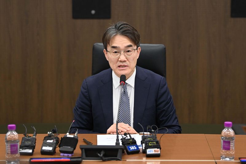 [서울=뉴시스] 김성열 산업통상부 산업성장실장이 15일 오후 서울 중구 대한상공회의소에서 미국 반도체 품목관세 관련 민관합동 긴급 대책회의를 주재하고 있다. (사진=산업통상부 제공) 2026.01.15. photo@newsis.com *재판매 및 DB 금지