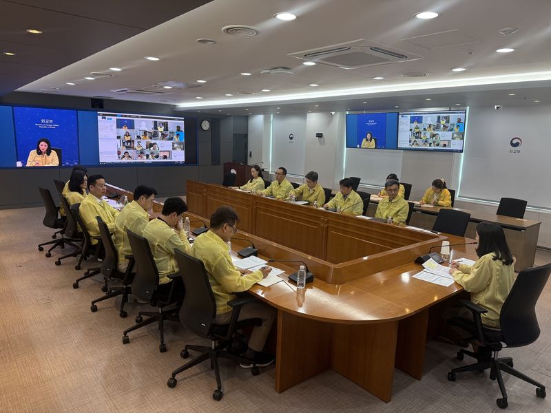 [서울=뉴시스]외교부는 19일 김진아 2차관 주재로 중동 지역 17개 공관과 본부-공관 합동 상황점검회의를 개최했다고 밝혔다. *재판매 및 DB 금지