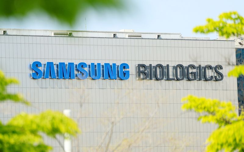 삼성바이오로직스가 환율 하락과 파업 여파 속에서도 5공장 가동이 예상보다 빨라지며 3분기 실적이 시장 기대를 웃돌 것이라는 전망이 나왔다. 사진은 인천 송도 삼성바이오로직스 본사의 모습. /사진=뉴스1