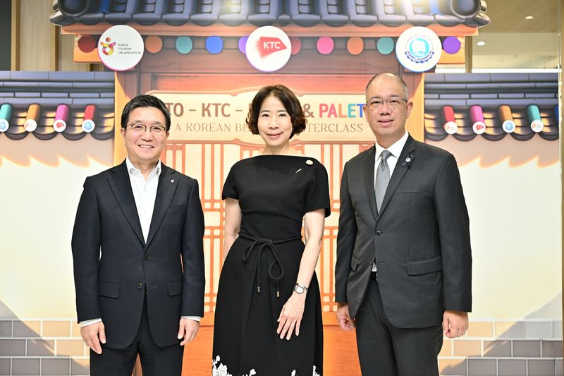 왼쪽부터 박성혁 관광공사 사장, 태국의 피타야 워라판야사꾼 크룽타이카드 CEO , 탐마눈 쿠쁘라썯 타이항공 영업실무총괄. (사진=한국관광공사) *재판매 및 DB 금지