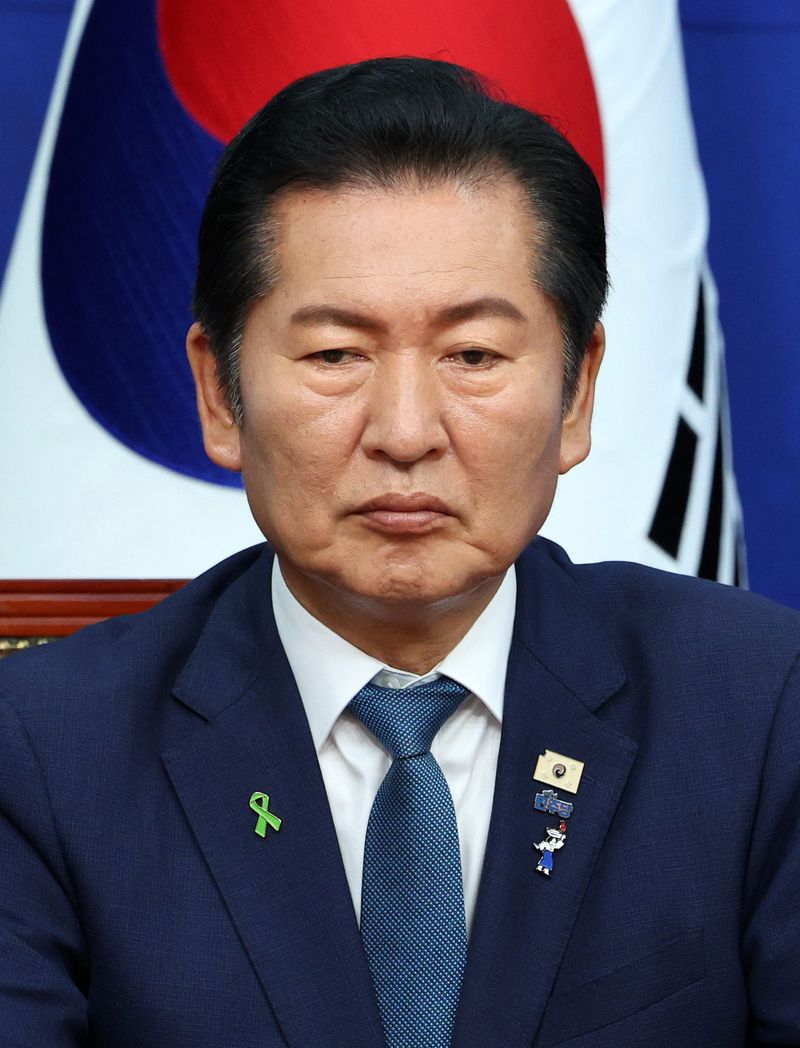 [서울=뉴시스] 고범준 기자 = 20일 서울 여의도 국회에서 열린 더불어민주당 당대표 및 최고위원 후보 공명선거 실천 서약식에서 당권주자 정청래 전 대표가 참석해 자리하고 있다. 2026.07.20. bjko@newsis.com