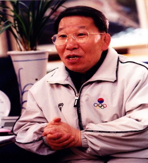 [서울=뉴시스] 1964년 도쿄 올림픽 은메달리스트인 레슬링 선구자 장창선 선생이 20일 별세했다. 사진은 고인의 태릉선수촌장 시절 사진. (사진 = 대한체육회 제공) *재판매 및 DB 금지
