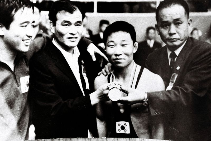 [서울=뉴시스] 1964년 도쿄 올림픽 은메달리스트인 레슬링 선구자 장창선 선생이 20일 별세했다. 사진은 고인의 선수 시절 사진. (사진 = 대한체육회 제공) *재판매 및 DB 금지