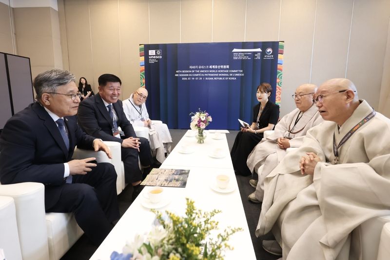 정덕영 양주시장이 부산 벡스코에서 열린 제48차 유네스코 세계유산위원회에 참여해 회암사지의 유네스코 세계유산 등재를 논의하는 모습. (양주시 제공)