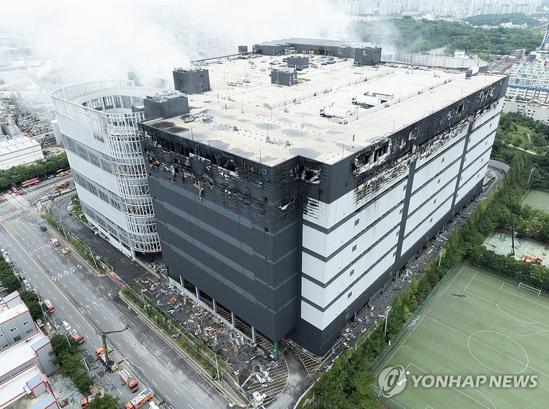 불길 잡힌 뒤쪽은... (출처=연합뉴스)