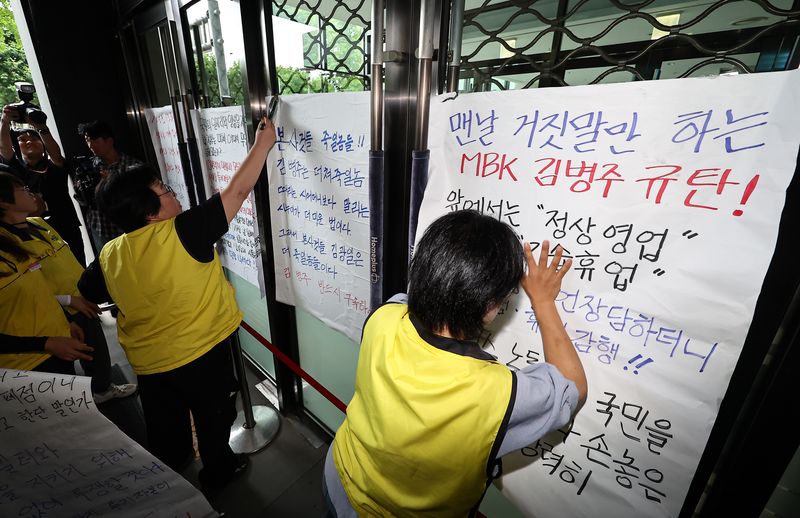 '홈플러스 쇼크'가 꺼낸 10년 묵은 규제 개혁…유통법 손질론 재점화