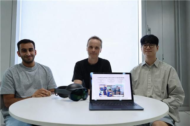 KAIST 정보전자연구소 아마르 알타이(Ammar Al-Taie) 박사 후 연구원, 전기 및 전자공학부 이안 오클리(Ian Oakley) 교수, 한현영 박사과정(왼쪽부터). KAIST 제공
