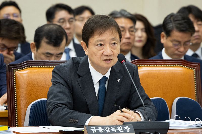 이찬진 금융감독원장이 21일 서울 여의도 국회에서 열린 홈플러스 회생 관련 정무위원회 간담회에 출석해 의원 질의에 답하고 있다. 2026.7.21 ⓒ 뉴스1 유승관 기자