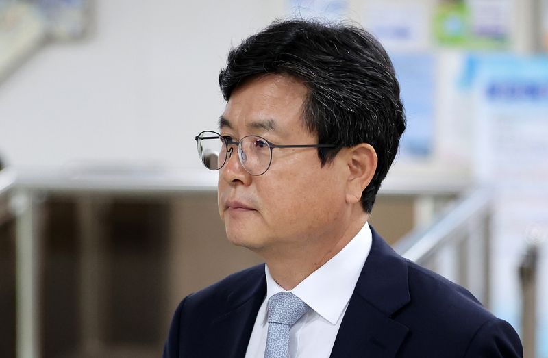 12·3 비상계엄 당시 사후 계엄선포문을 작성한 혐의를 받는 강의구 전 대통령실 부속실장이 지난 5월 28일 서울 서초구 서울중앙지방법원에서 열린 허위 공문서 작성, 공용물 손상, 대통령기록물에 관한 법률 위반 등 사건 1심 선고기일에 출석하고 있다. 2026.5.28 ⓒ 뉴스1 김진환 기자