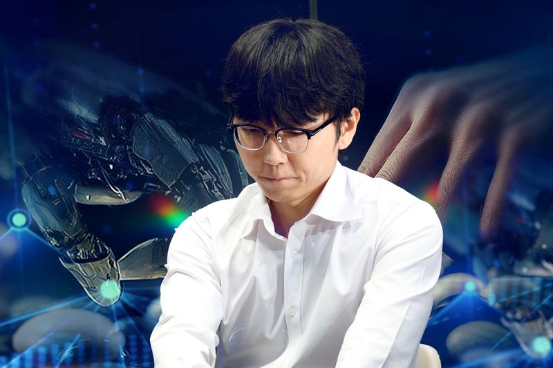 바둑 세계 랭킹 1위 신진서 9단이 21일 오전 서울 중구 한국경제TV 스튜디오에서 열린 ‘쎈수학·한경 기신전’ 제3국에서 인공지능(AI) ‘카타고(KataGo)’와 대국을 펼치고 있다.(다중노출 퇄영) 2026.7.21 ⓒ 뉴스1 이광호 기자