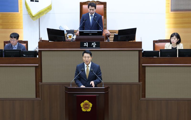 오세훈 서울시장이 21일 오후 서울 중구 서울시의회에서 열린 제338회 서울시의회 임시회 본회의에서 서울시 신임 간부 소개를 하고 있다. 2026.7.21 ⓒ 뉴스1 오대일 기자