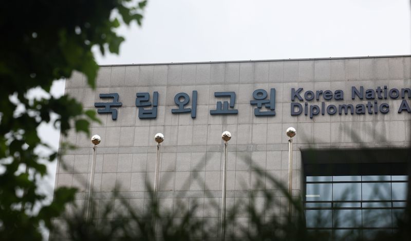 국립외교원 온라인교육시스템이 약 10개월간 해킹돼 전·현직 외무공무원과 재외공관 주재관 등 최대 1만 건 규모의 개인정보가 유출된 것으로 지난 21일 확인됐다. 서울 서초구 국립외교원 모습. 뉴스1