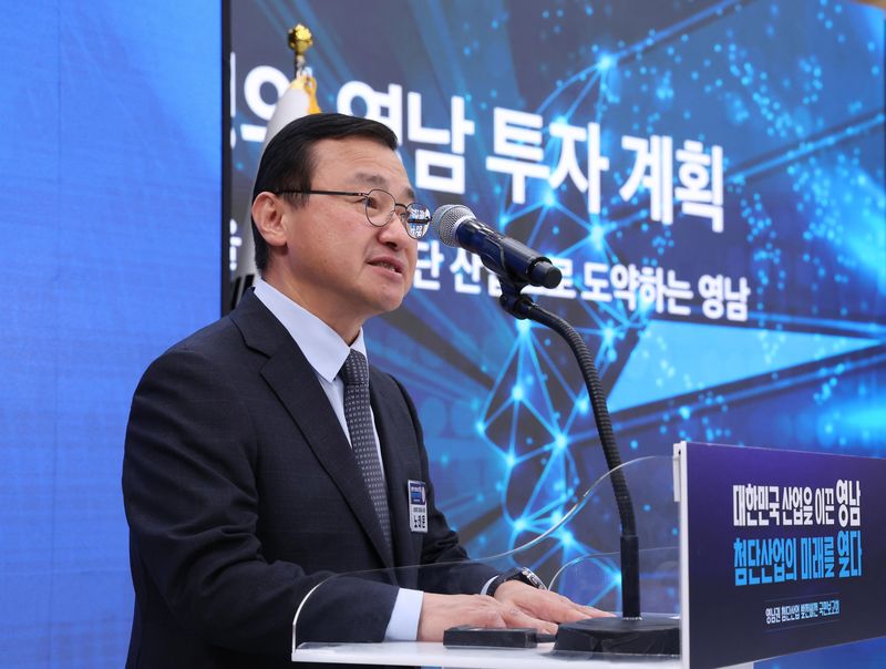 노태문 삼성전자 대표이사가 3일 경남 진주시에서 열린 영남권 첨단산업 발전비전 국민보고회에서 발표하고 있다. 2026.7.3 ⓒ 뉴스1 허경 기자