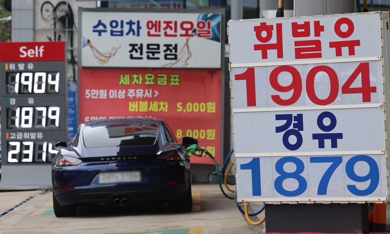 [서울=뉴시스] 권창회 기자 = 사진은 20일 서울 시내 주유소에 걸린 유가정보판 모습. 2026.07.20. kch0523@newsis.com