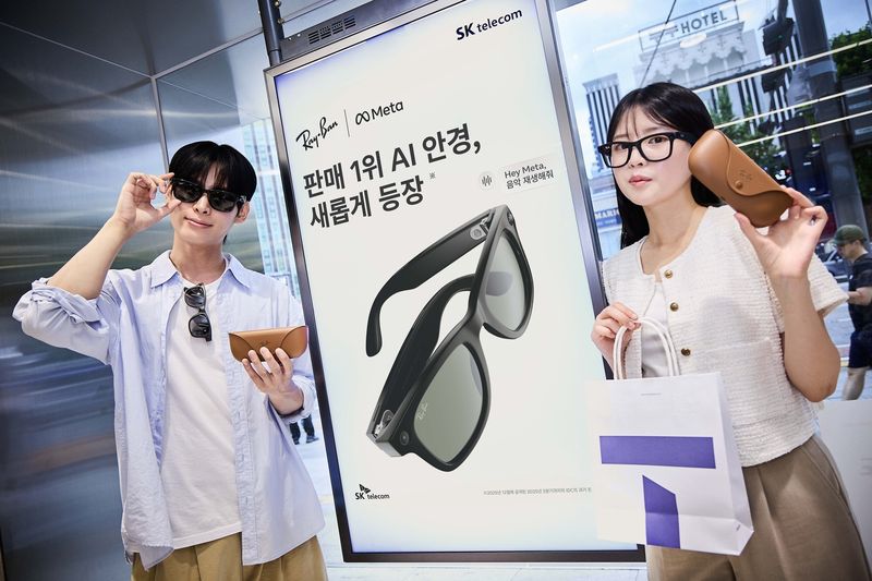 SK텔레콤은 '레이밴 메타'를 출시했다고 22일 밝혔다.(SK텔레콤 제공)