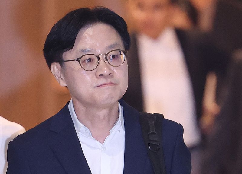 [인천공항=뉴시스] 김명년 기자 = 김정관 산업통상부 장관이 미국에서 열리는 한미 조선협력센터 개소식 참석차 22일 오전 인천국제공항을 통해 출국하고 있다. 2026.07.22. kmn@newsis.com