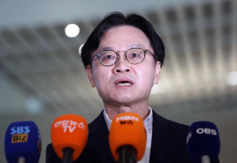 [인천공항=뉴시스] 김명년 기자 = 김정관 산업통상부 장관이 미국에서 열리는 한미 조선협력센터 개소식 참석차 22일 오전 인천국제공항을 통해 출국하기 앞서 발언하고 있다. 2026.07.22. kmn@newsis.com